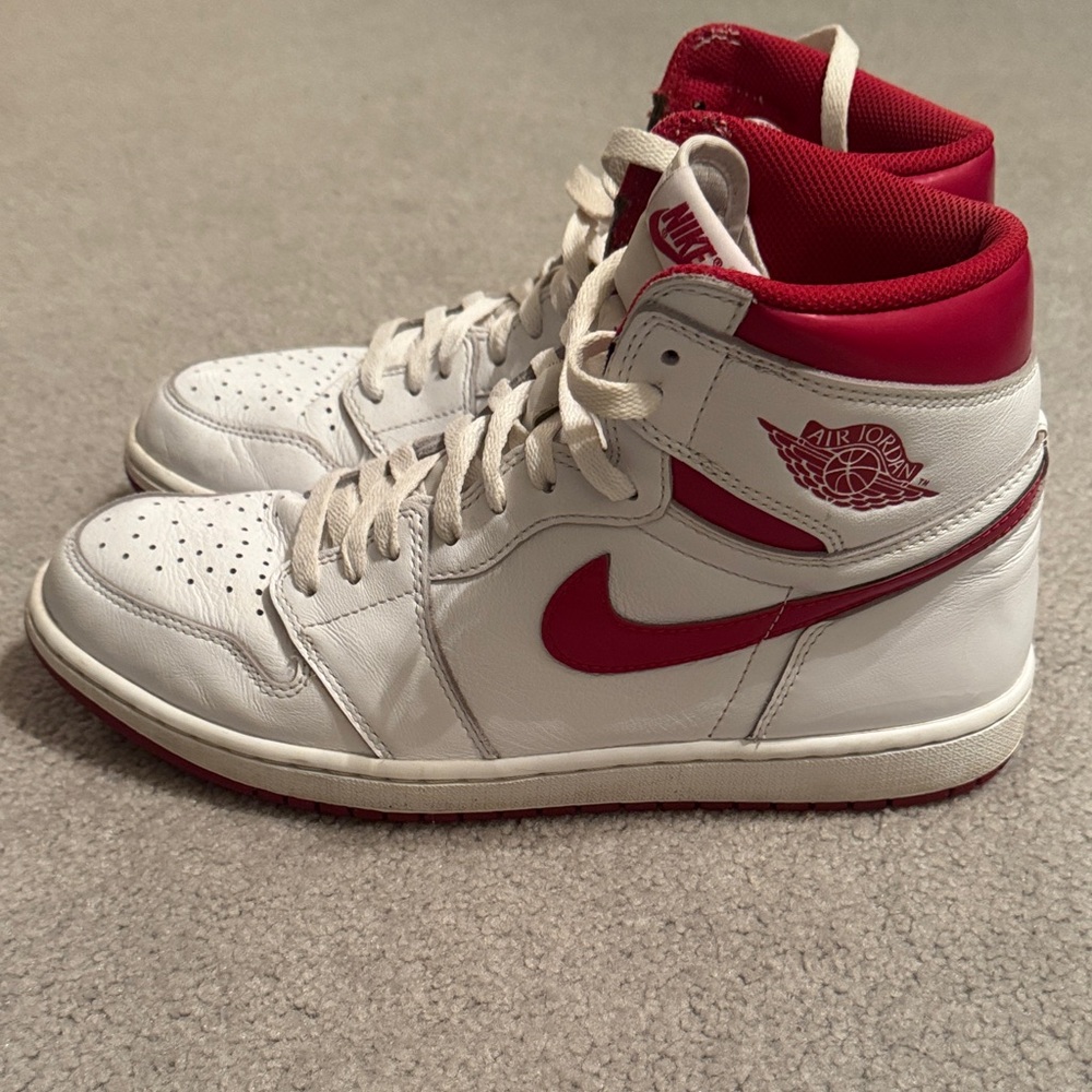 Nike Air Jordon 1 Retro High OG Red and White 555088-103 made in 2016